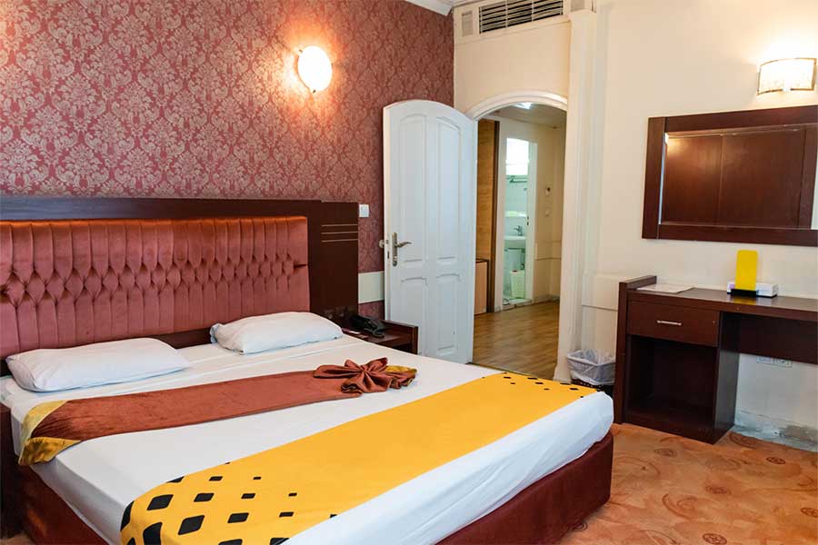 Hotel-Atlas-Mashhad-double-bedroom-Royal